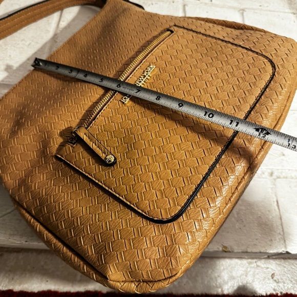 NWT Jones New York medium/large Purse in French Latte color - Picture 10 of 12